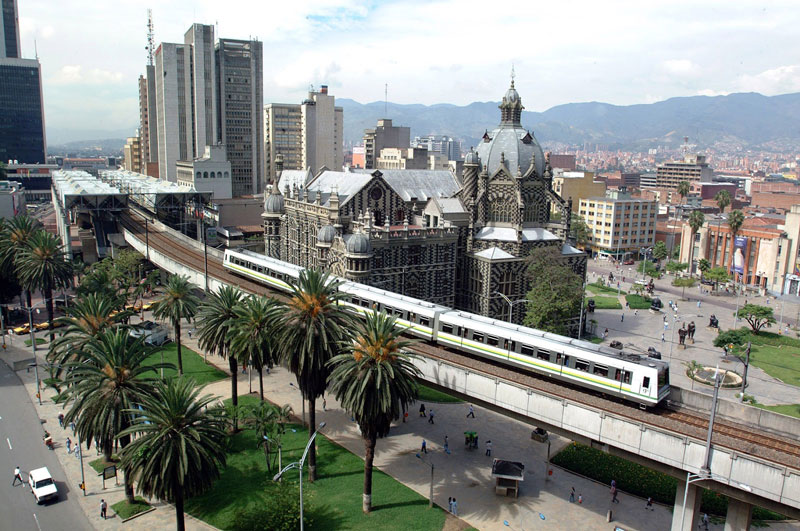 4. Thành phố Medellin. Là đô thị thuộc bang Veracruz, Colombia. Thành phố này nằm trong thung lũng núi với độ cao 1.525m trên mực nước biển. Nhờ có kiến trúc đẹp, nền văn hóa và lịch sử phong phú, thành phố trở nên vô cùng cuốn hút và luôn là một trong những lựa chọn hàng đầu cho du khách thập phương.