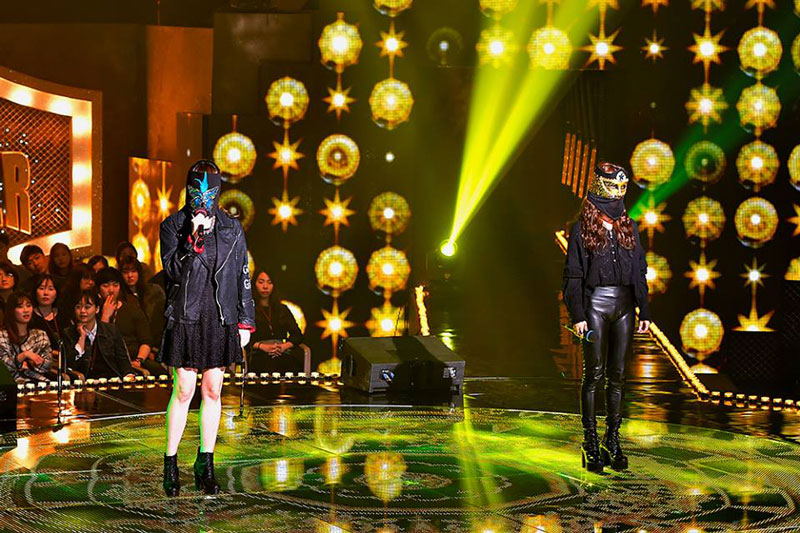 7. King of Mask Singer (mặt nạ ngôi sao). Là chương trình âm nhạc của đài truyền hình MBC Hàn Quốc, nơi các ca sĩ sẽ đeo mặt nạ trên sân khấu để thể hiện giọng hát của mình. Games show này lên sóng lần đầu tiên vào ngày 5/4/2015.