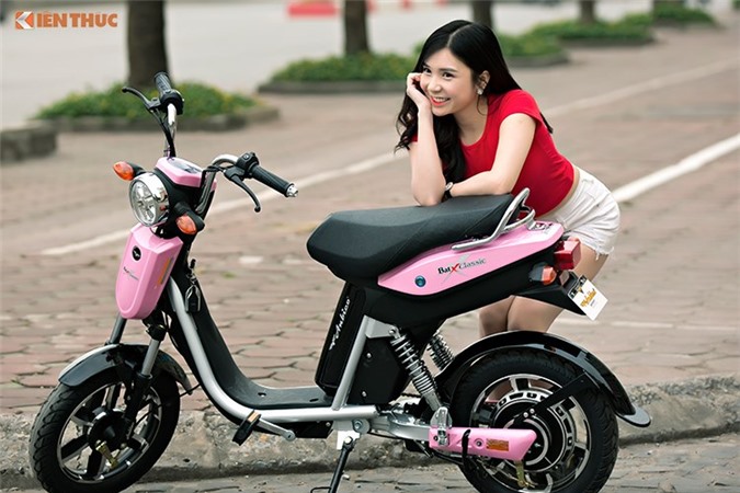 Hot girl Thanh Bi do ca tinh ben xe dien Anbico Bat-X-Hinh-4