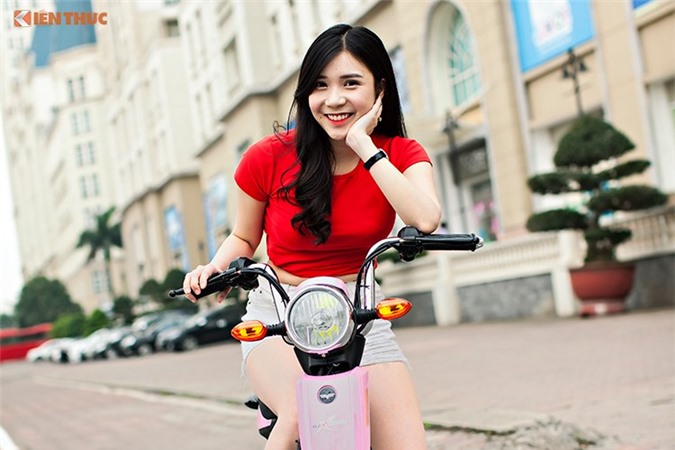 Hot girl Thanh Bi do ca tinh ben xe dien Anbico Bat-X-Hinh-9