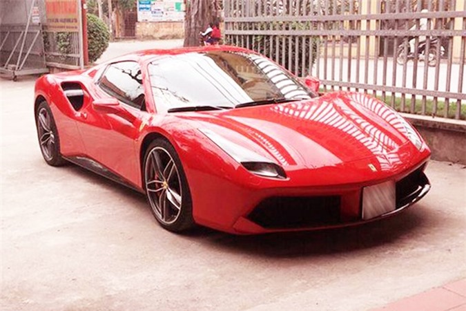 Ferrari 488 Spider hơn 15 tỷ ra biển trắng tại Hà Nội. Sau hơn 4 tháng được đưa về Việt Nam, siêu xe Ferrari 488 Spider đã tìm thấy chủ nhân và được cho ra biển kiểm soát Hà Nội. (CHI TIẾT)