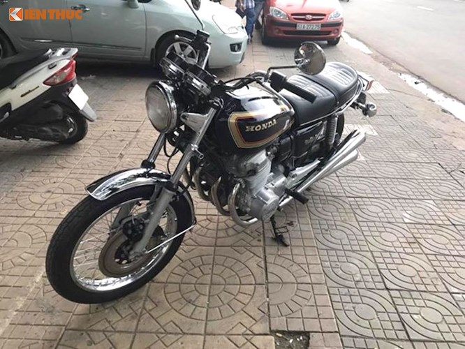 Honda CB750 gần 40 tuổi giá trăm triệu ở Sài Gòn. Dù đã gần 40 tuổi, nhưng chiếc môtô Honda CB750 k8 đời 1978 của một người chơi xe Sài Gòn vẫn ở trong tình trạng gần như mới. (CHI TIẾT)