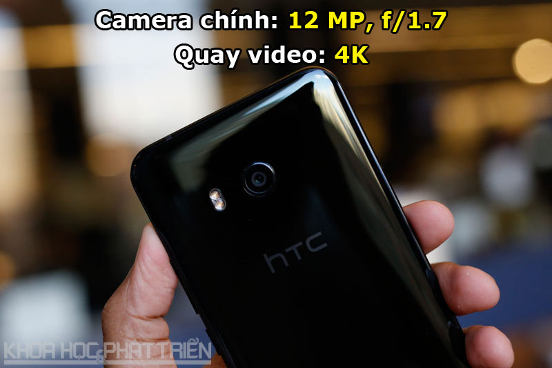 1. HTC U11 (90 điểm).