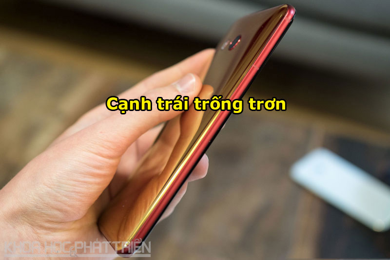 U11 được HTC HTC trang bị tính năng cảm ứng cạnh viền (Edge Sense). Với tính năng này, người dùng có thể bóp nhẹ phần cạnh viền của máy để thực hiện hàng loạt tác vụ như mở camera, chụp ảnh nhanh, chụp màn hình, chơi nhạc, gọi trợ lý ảo Google Assistant.