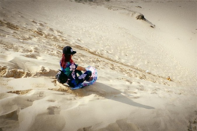 Trượt ván trên 'sa mạc' cát lớn nhất Quảng Bình