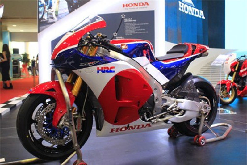‘Chiến mã’ Honda RC213V-S giá 5,5 tỷ đồng về Việt Nam. Chỉ 250 chiếc trên toàn thế giới, siêu mô tô PKL Honda RC213V-S hiện có mức giá bán ngang ngửa một chiếc xe hạng sang cao cấp. (CHI TIẾT)