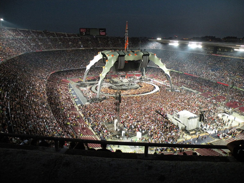 1. U2 360° Tour (doanh thu: 736.421.584 USD). Là chuyến lưu diễn trên các SVĐ từ năm 2009 - 2011 của nhóm nhạc rock U2 để quảng bá album No Line.