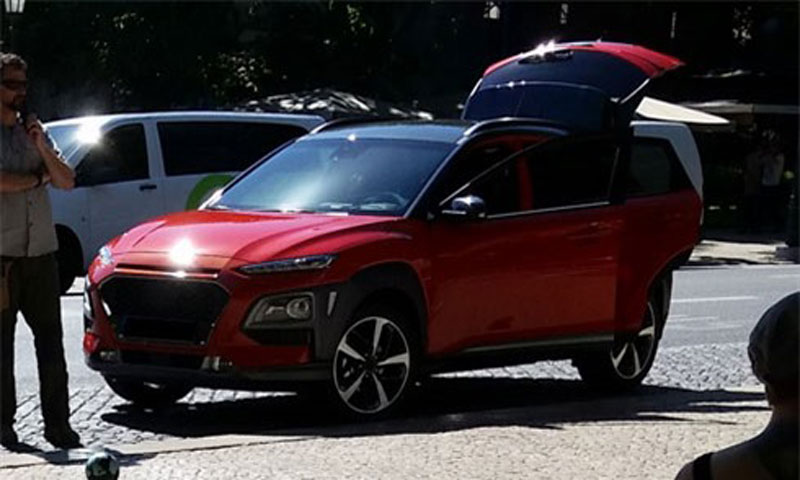 Hyundai Kona - đối thủ mới của Mazda CX-3 lần đầu lộ diện. Hình ảnh thực tế mẫu SUV cỡ nhỏ định vị dưới Tucson lộ diện trên đường phố Bồ Đào Nha dù chưa ra mắt chính thức. (CHI TIẾT)