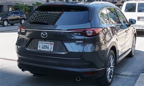 Ảnh thực tế đầu tiên của Mazda CX-8. Mẫu xe đa dụng với cấu hình 6 hoặc 7 chỗ ra mắt trong 2017, sử dụng động cơ 2,2 lít lộ diện trên đường phố Mỹ. (CHI TIẾT)