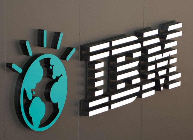 7. IBM - giá trị thương hiệu: 41,4 tỷ USD. Tập đoàn công nghệ máy tính đa quốc gia có trụ sở tại Armonk, New York, Mỹ. IBM là nhà sản xuất và bán phần cứng, phần mềm máy tính, cơ sở hạ tầng, dịch vụ máy chủ và tư vấn trong nhiều lĩnh vực từ máy tính lớn đến công nghệ nano. Doanh thu thương hiệu hàng năm là 81,7 tỷ USD.