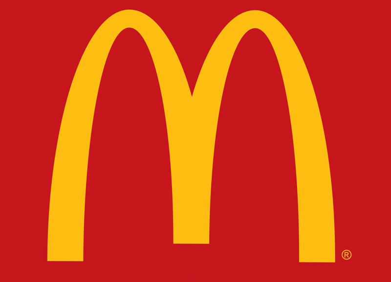 9. McDonald's - giá trị thương hiệu: 39,1 tỷ USD. Tập đoàn kinh doanh hệ thống nhà hàng thức ăn nhanh có trụ sở chính tại bang Illinois, Mỹ. Doanh thu hàng năm của thương hiệu này là 82,7 tỷ USD.