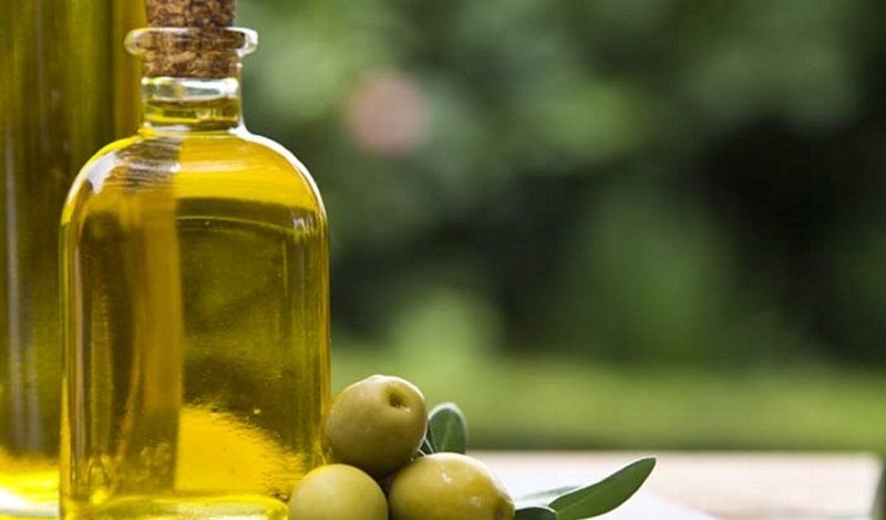 Tinh dầu oliu giúp nuôi dưỡng và dưỡng ẩm cho làn da. 