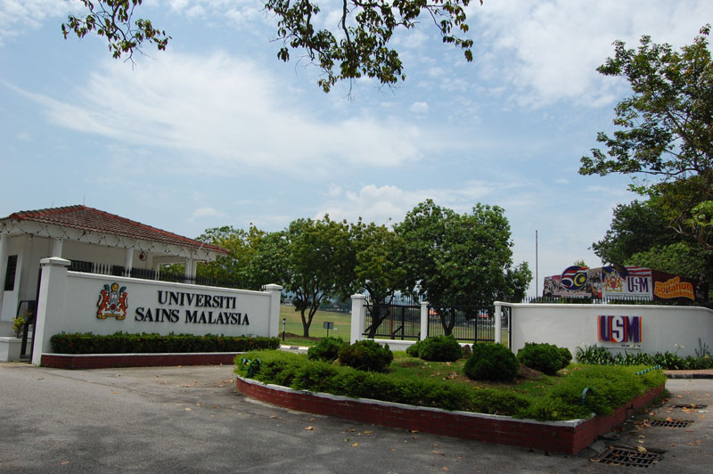 8. Đại học Khoa học Malaysia (USM). Là trường đại học công lập có cơ sở chính tại bang Penang, Malaysia được thành lập năm 1969. USM được giao nhiệm vụ cung cấp và phát triển giáo dục đại học trong các lĩnh vực khoa học lý thuyết, khoa học ứng dụng, khoa học dược, khoa học và công nghệ xây dựng, khoa học xã hội, nhân văn và nghiên cứu các lĩnh vực đó.