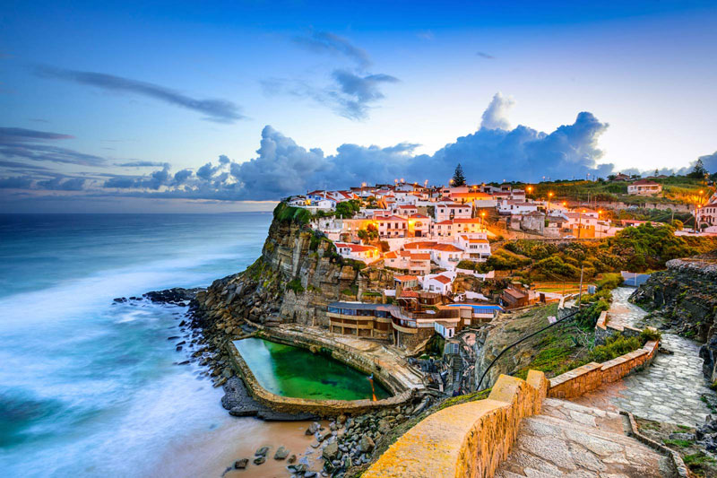 8. Bồ Đào Nha. Quốc gia nằm ở Tây Nam châu Âu trên bán đảo Iberia. Bồ Đào Nha là đất nước phát triển và được đánh giá là có mức sống tốt nhất thế giới.