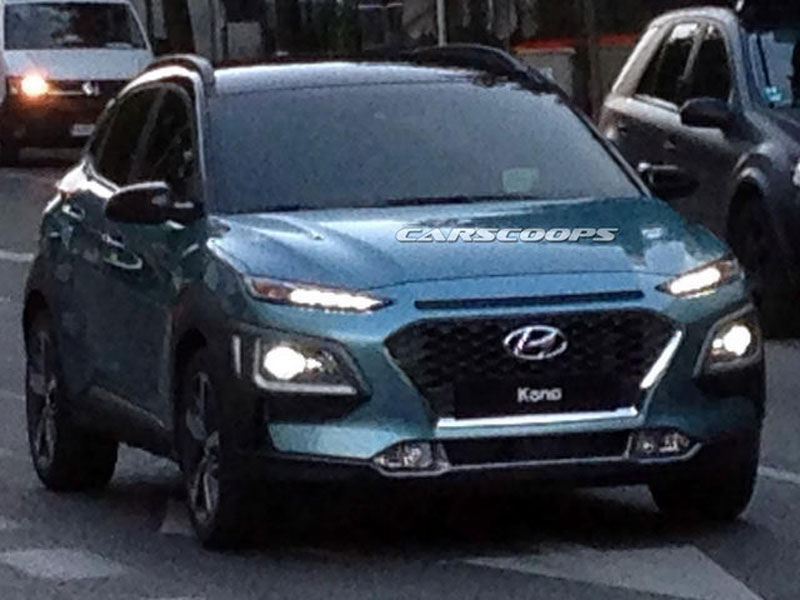 Hyundai Kona sắp về Việt Nam lộ diện hoàn toàn. Mẫu xe SUV cỡ nhỏ hoàn toàn mới của Hyundai bị bắt gặp trên đường phố khi đang tham gia thực hiện clip quảng cáo, không hề khoác lớp áo ngụy trang nào. (CHI TIẾT)