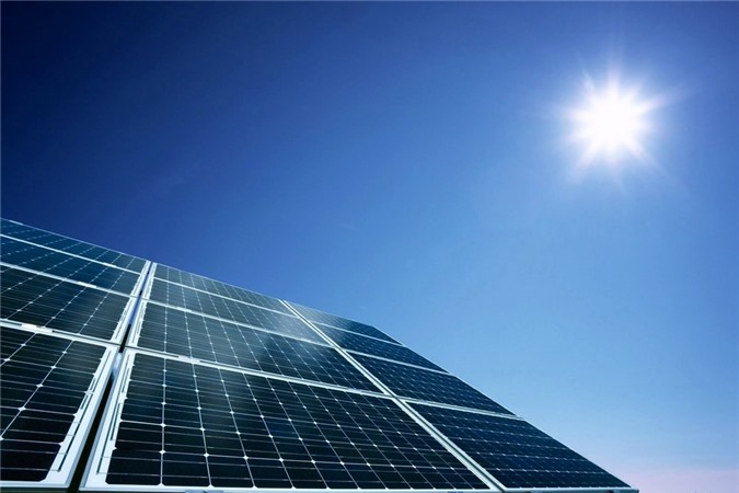 Quảng Ngãi thu hút hàng trăm triệu USD đầu tư vào năng lượng mặt trời - 1