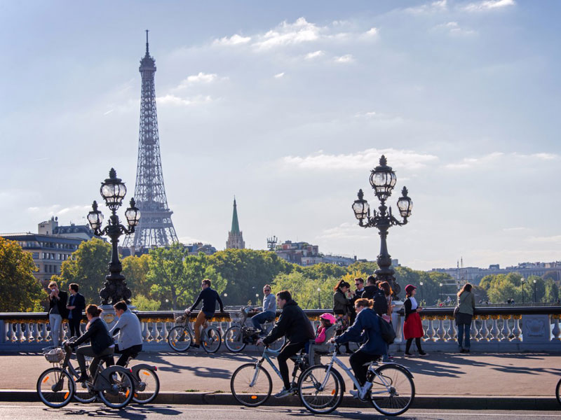9. Paris. Thủ đô của nước Pháp và là một trong ba thành phố phát triển kinh tế nhanh nhất thế giới cùng với London và New York. Paris là một trung tâm văn hóa lớn của thế giới và cũng là một trong những thành phố du lịch thu hút nhất.