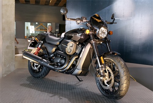 Harley-Davidson Street Rod - môtô cho người tập chơi giá 415 triệu tại Việt Nam. Mẫu cruiser 750 phân khối là lựa chọn phù hợp cho người Việt bởi tầm vóc vừa phải, dê xoay sở. (CHI TIẾT)