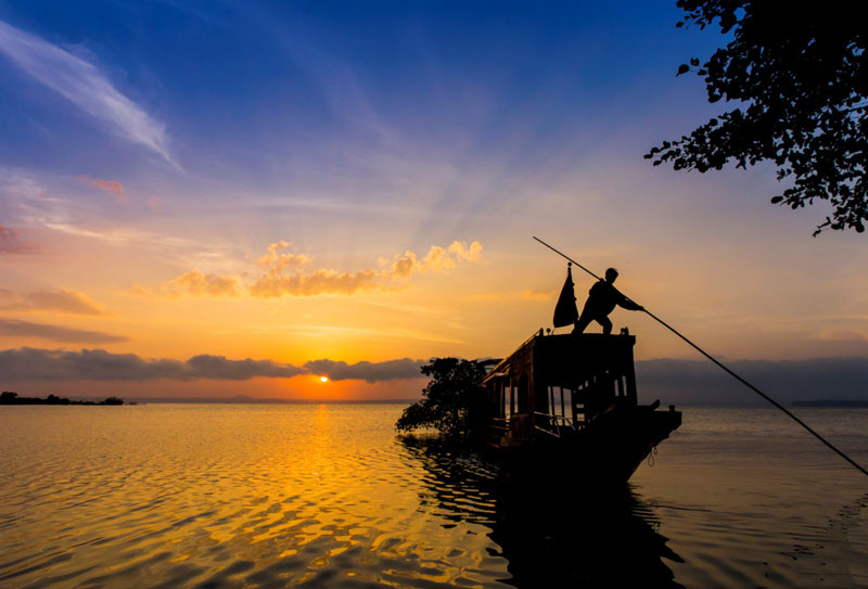 Hoàng hôn trên hồ Trị An. Ảnh: Nguyễn Hải Vinh.