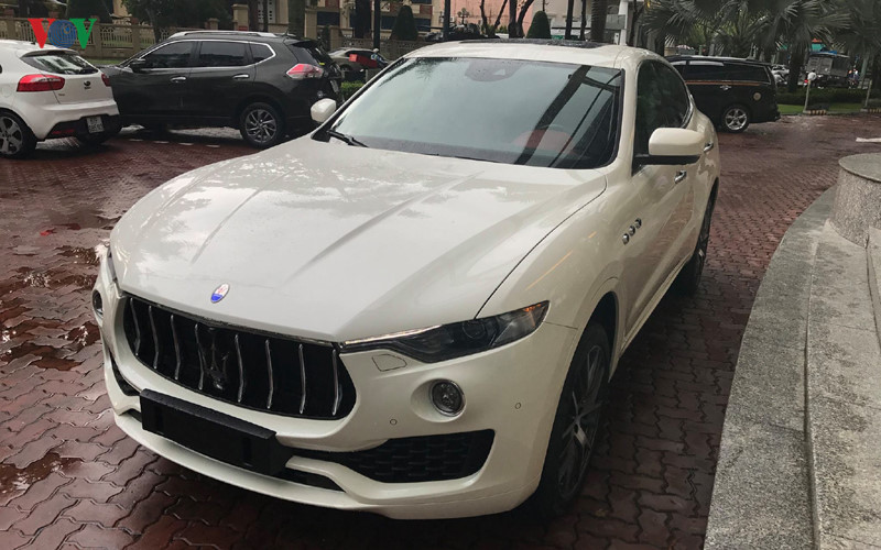 Cận cảnh Maserati Levante S hơn 7 tỷ đồng vừa về Việt Nam. Mới đây, hình ảnh chiếc Maserati Levante S được nhập khẩu chính hãng đã xuất hiện tại Việt Nam. Giá bán chính hãng của phiên bản này là 7 tỷ đồng. (CHI TIẾT)