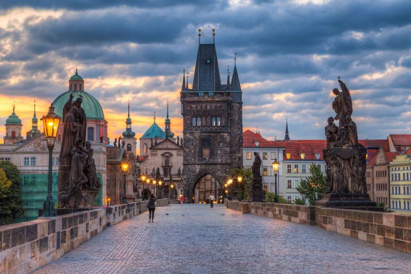 5. Prague. Là Thủ đô của của Cộng hòa Czech. Trung tâm lịch sử của Praha được UNESCO công nhận là một trong 12 di sản thế giới. Nó cũng là một trong những thành phố giàu có nhất châu Âu.