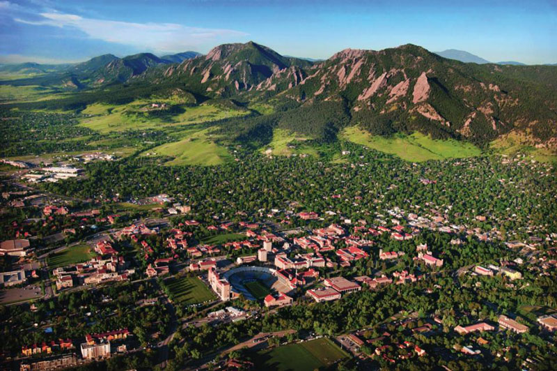 2. Colorado. Tiểu bang phía Tây ở miền Trung của Mỹ. Tiểu bang nổi tiếng về địa hình nhiều núi. Colorado thích hợp với những người yêu thích sự thanh bình, nhàn nhã.