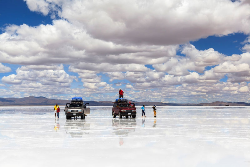 4. Bolivia. Đất nước nằm kín trong lục địa ở trung tâm Nam Mỹ. Được ví như chiếc hộp Pandora kỳ bí trong thần thoại Hy Lạp, Bolivia có thể mở ra cho lữ khách năm châu bao điều lạ lẫm với những danh thắng tuyệt mỹ, nhiều tàn tích hàng ngàn năm tuổi... Nơi đây nổi tiếng với cánh đồng muối Salar de Uyuni, hồ Laguna Colorada, núi lửa Licancabur…