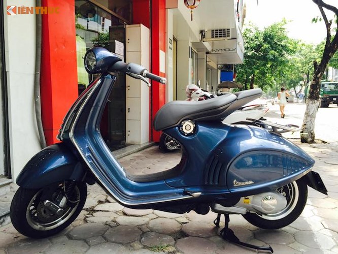 Xe ga Vespa 946 “hàng hiếm” gần 400 triệu tại Hà Nội. Là phiên bản đặc biệt của dòng tay ga siêu sang Piaggio Vespa 946, chiếc 946 Bellissima là dòng xe tay ga đắt và hiếm nhất Việt Nam. (CHI TIẾT)