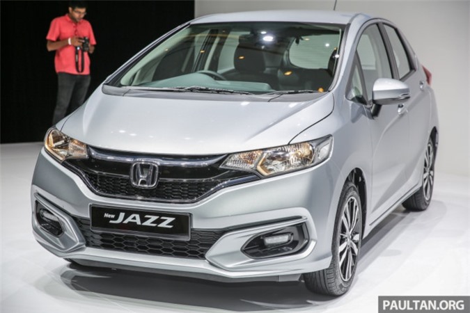 Chi tiết xe Honda Jazz 2017 giá gần 400 triệu đồng. Những hình ảnh về Honda Jazz 2017 nâng cấp với hai dòng động cơ xăng và Hybrid đã chính thức được tiết lộ tại Malaysia. (CHI TIẾT)