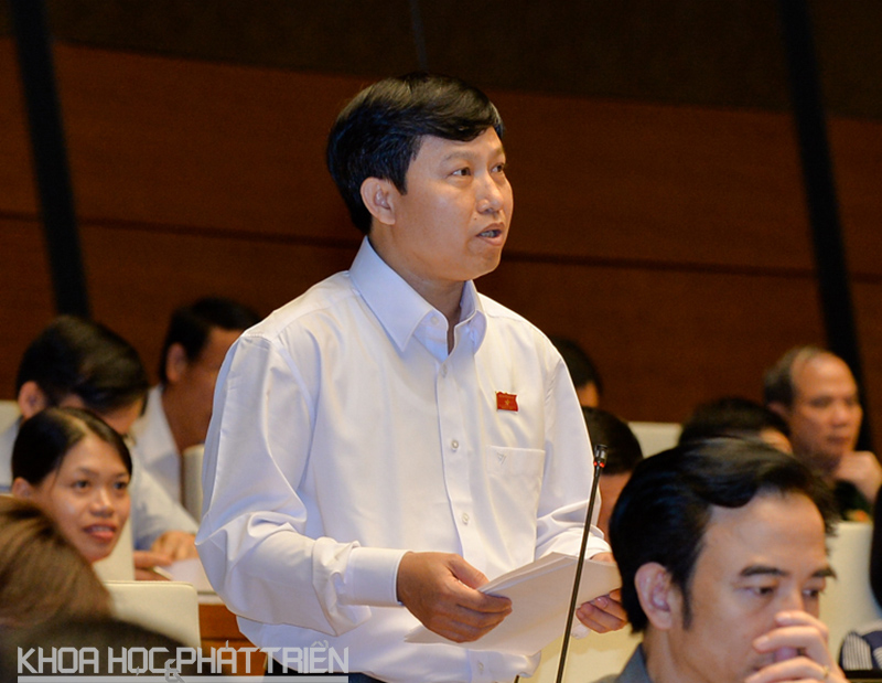 Đại biểu Lê Quang Trí phát biểu tại phiên thảo luận góp ý Dự thảo Luật Chuyển giao công nghệ (sửa đổi) - Kỳ họp thứ 3, Quốc hội khóa 14. Ảnh: Ngọc Thẳng