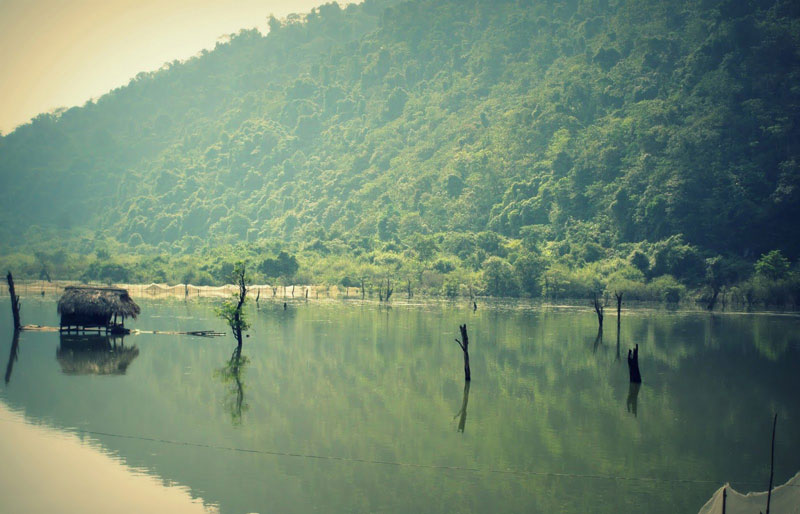Hồ Noong cách phố núi Hà Giang 23 km. Ảnh: Phuot.