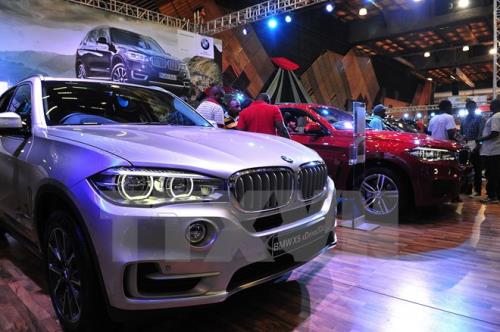 BMW tiếp tục đẩy mạnh đầu tư vào Ấn Độ. Hãng xe sang BMW của Đức dự định đầu tư thêm 1,3 tỷ rupee (hơn 20 triệu USD) vào Ấn Độ để tăng cường sản xuất, nâng tổng mức đầu tư của BMW vào Ấn Độ lên 12,5 tỷ rupee (hơn 190 triệu USD). (CHI TIẾT)