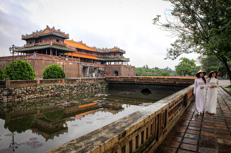 Kinh thành Huế được vua Gia Long tiến hành khảo sát từ năm 1803, khởi công xây dựng từ 1805 và hoàn chỉnh vào năm 1832 dưới triều vua Minh Mạng. Ảnh: Tuoitre.