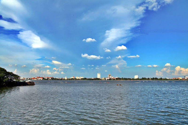 Hồ nằm ở vị trí phía Tây Bắc trung tâm Hà Nội. Ảnh: Đăng Định.
