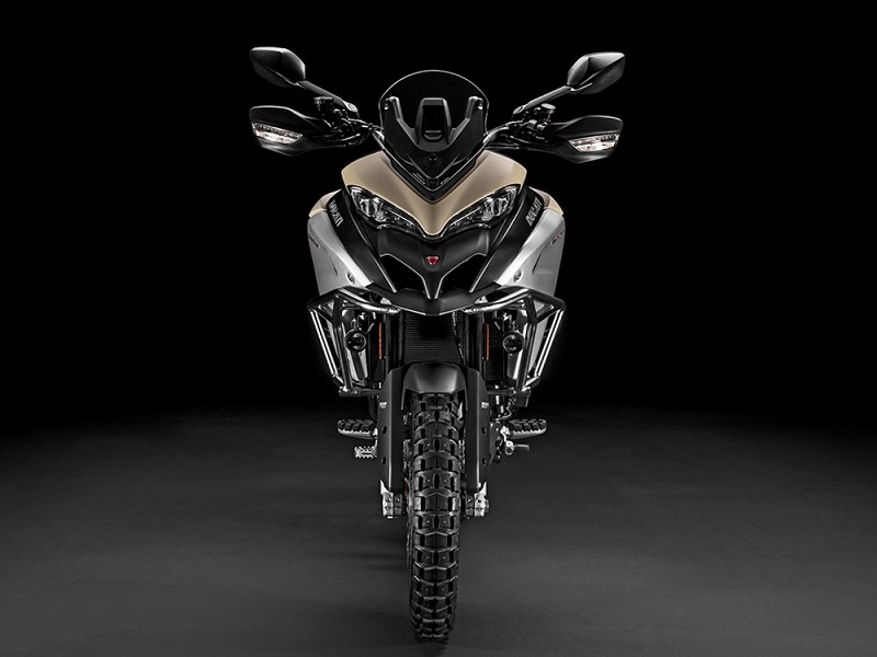 Chi tiết phiên bản Ducati Multistrada 1200 Enduro Pro mới. Phiên bản Multistrada 1200 Enduro Pro mới, với thùng nhiên liệu 30 lít, bánh trước 19 inch, lốp xe off-road, cho phép bạn khám phá “quả địa cầu” trên hai bánh xe. (CHI TIẾT)