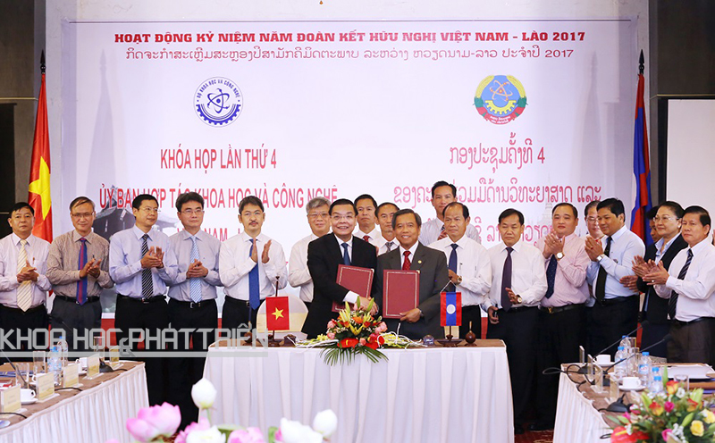 Bộ trưởng KH&CN Việt Nam và Lào ký Biên bản khóa họp lần thứ 4 Ủy ban Hợp tác KH&CN Việt Nam & Lào.