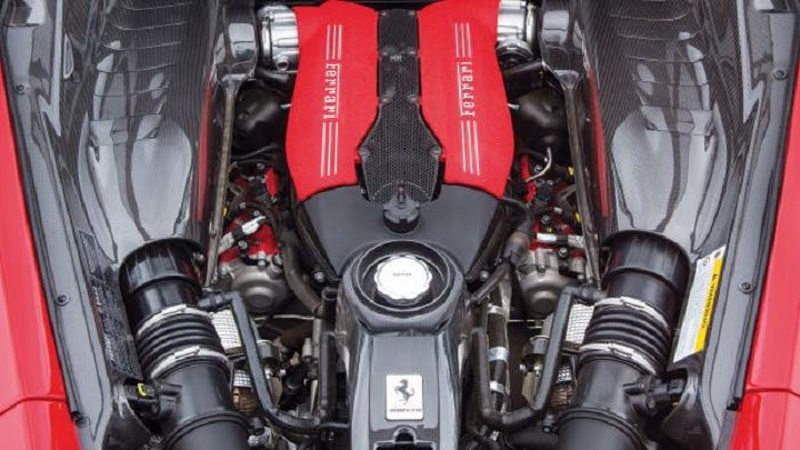 Động cơ V8 tăng áp kép 3.9L đánh dấu sự trở lại của Ferrari với công nghệ tăng áp kép.