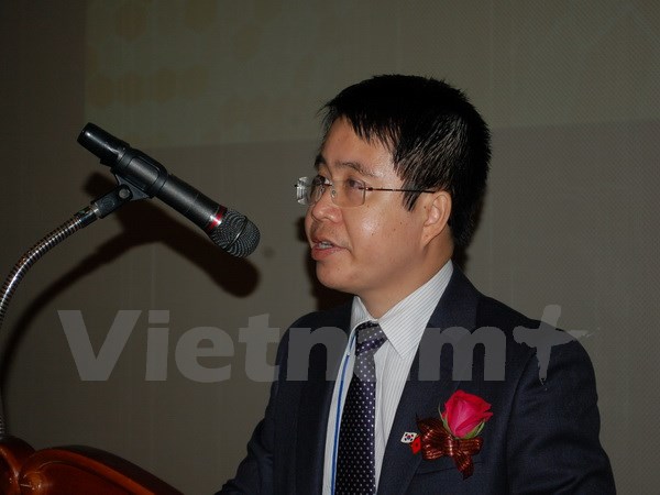 Phó Đại sứ Trần Anh Vũ phát biểu tại hội thảo. (Ảnh: PV/Vietnam+)