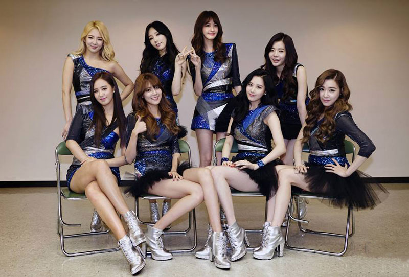 3. Girls' Generation. Đây là nhóm nhạc nữ tiêu biểu của Hàn Quốc được S.M. Entertainment thành lập và quản lý. Girls' Generation bao gồm 8 thành viên là Taeyeon, Sunny, Tiffany, Hyoyeon, Yuri, Sooyoung, Yoona và Seohyun. Với đội hình ban đầu có 9 thành viên (gồm Jessica, thành viên đã rời nhóm vào tháng 9/2014), nhóm ra mắt công chúng vào năm 2007 với album phòng thu đầu tay Girls' Generation. 