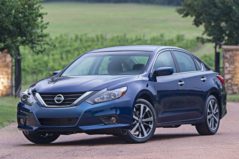 9. Nissan Altima 2017.