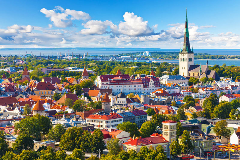 7. Tallinn. Là Thủ đô, đồng thời là thành phố lớn nhất của Estonia. Tallinn được xếp hạng là thành phố toàn cầu và đã được liệt kê trong số 10 thành phố hàng đầu kỹ thuật số trên thế giới. Việc chú trọng trồng cây xanh và ý thức bảo vệ môi trường khiến nơi đây trở thành một trong những thành phố sạch nhất thế giới.