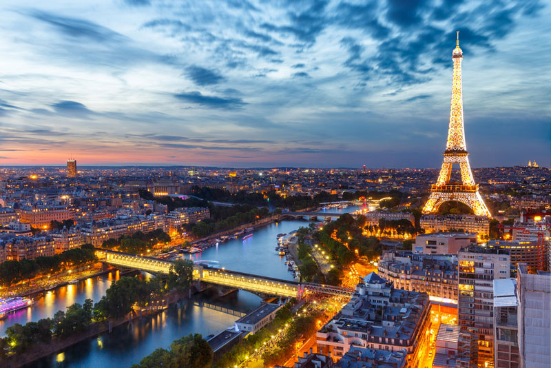 1. Paris. Thủ đô của nước Pháp và là một trong ba thành phố phát triển kinh tế nhanh nhất thế giới cùng với London và New York. Paris là một trung tâm văn hóa lớn của thế giới và cũng là một trong những thành phố du lịch thu hút nhất.