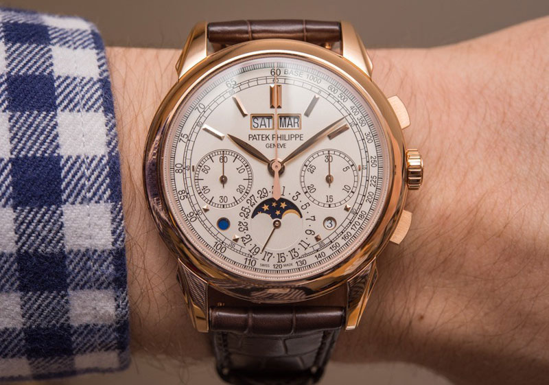 3. Patek Philippe. Nhà sản xuất đồng hồ đeo tay và đồng hồ bỏ túi cao cấp của Thụy Sĩ, được thành lập năm 1851. Hãng thiết kế và sản xuất đồng hồ và bộ chuyển động đồng hồ, trong đó có những chiếc đồng hồ cơ cực kì tinh xảo. Rất nhiều các chuyên gia và người hâm mộ đồng hồ đánh giá Patek Philippe là thương hiệu đồng hồ đeo tay có uy tín nhất trên thế giới.