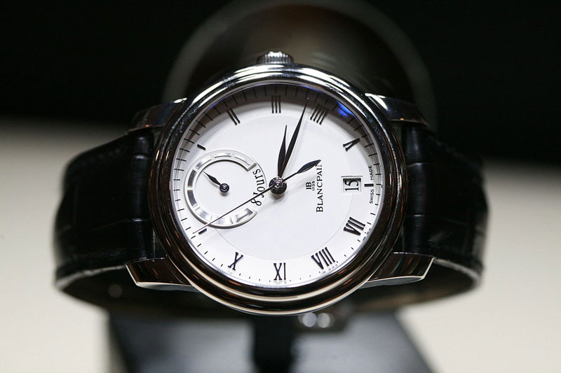 4. Blancpain. Là công ty chuyên thiết kế, sản xuất, phân phối đồng hồ của Thụy Sĩ. Hãng được Jehan-Jacques Blancpain thành lập năm 1735 tại Villeret, Thụy Sĩ. Đồng hồ của Blancpain nổi tiếng là tinh xảo, bền, sang trọng và xa xỉ.