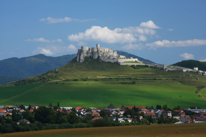 6. Lâu đài Spis (Slovakia). Diện tích: 49.485 m2. 