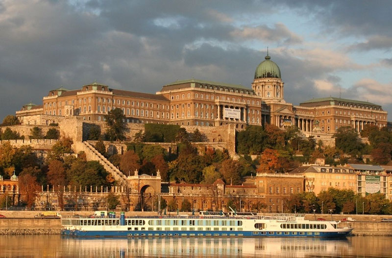 7. Cung điện Buda (Hungary). Diện tích: 44.674 m2. 