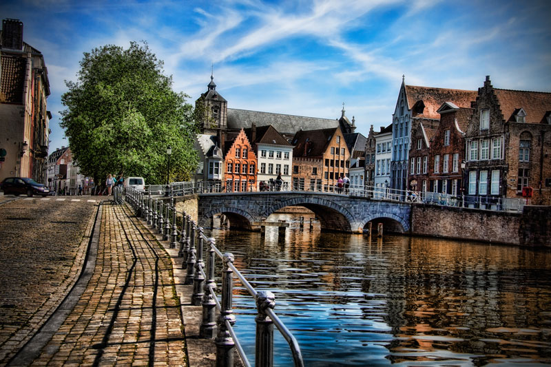 9. Bruges. Thành phố lớn nhất và là thủ phủ của tỉnh Tây Vlaanderen, Bỉ. Trung tâm lịch sử của thành phố là một di sản thế giới UNESCO. Bruges đôi khi được mệnh danh là 