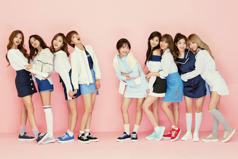 3. TWICE. Nhóm nhạc nữ thần tượng Hàn Quốc được thành lập bởi JYP Entertainment thông qua chương trình truyền hình thực tế Sixteen vào năm 2015. Nhóm có 9 thành viên, bao gồm: Nayeon, Jeongyeon, Momo, Sana, Jihyo, Mina, Dahyun, Chaeyoung và Tzuyu. TWICE ra mắt vào ngày 20/10/2015 cùng với mini album đầu tay The Story Begins.