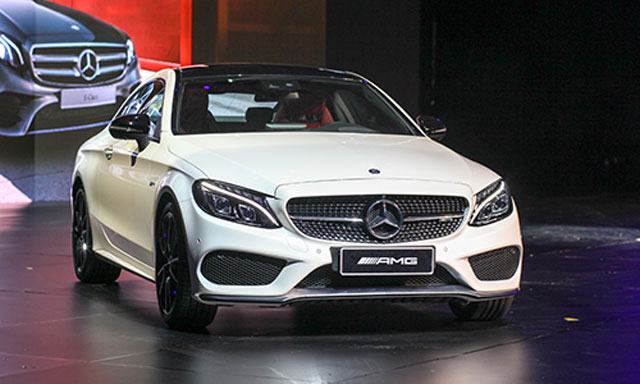 Mercedes-AMG C 43 Coupe ra mắt thị trường Việt giá 4,2 tỷ đồng. Mẫu xe 2 cửa phiên bản hiệu suất cao trình làng tại Mercedes Fascination 2017 ở Hà Nội, dùng động cơ 3.0 V6 biturbo, hộp số 9G-Tronic. (CHI TIẾT)