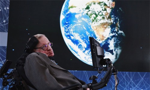 Nhà vật lý học người Anh Stephen Hawking. Ảnh: Reuters.